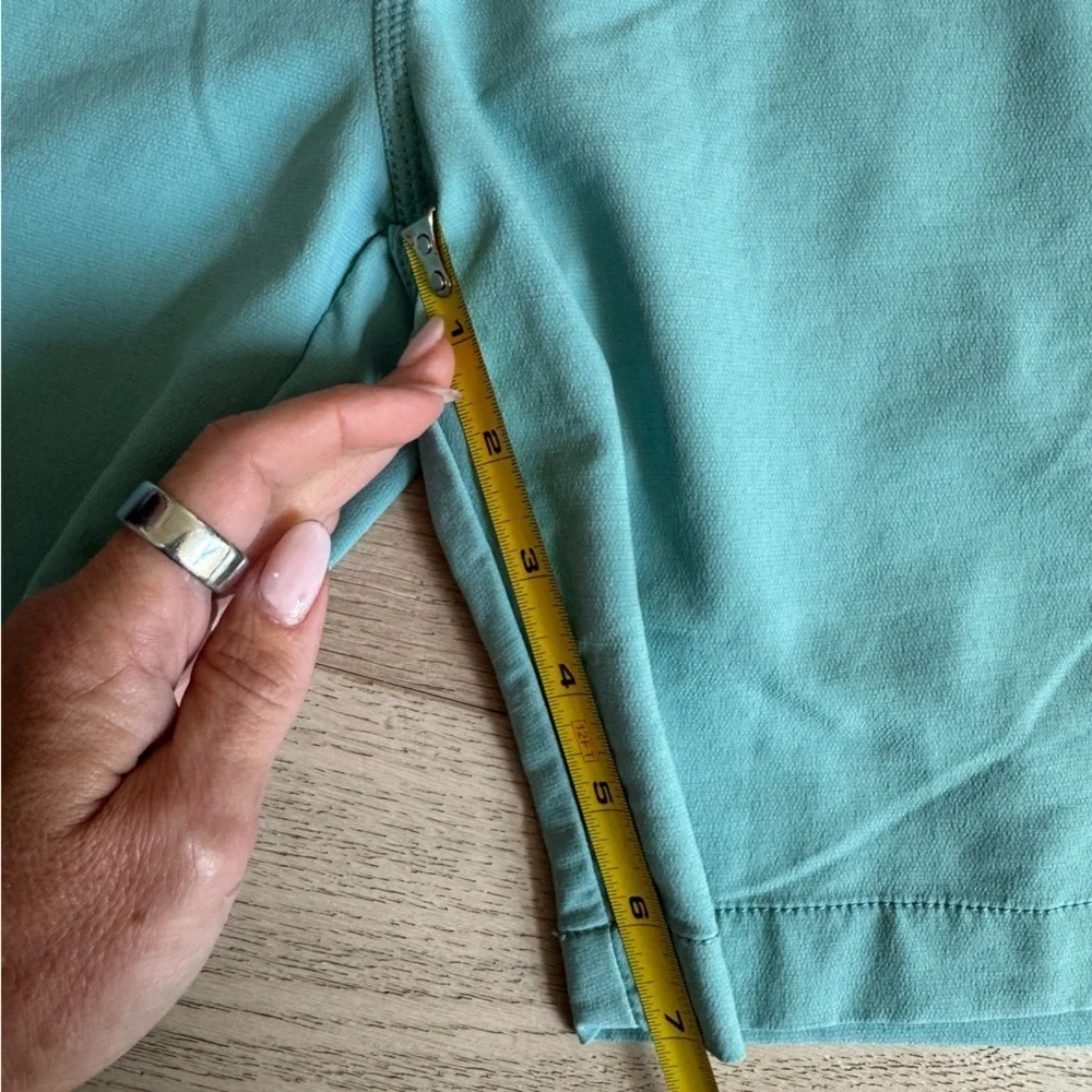 Men’s Billabong performance shorts size 30, teal color